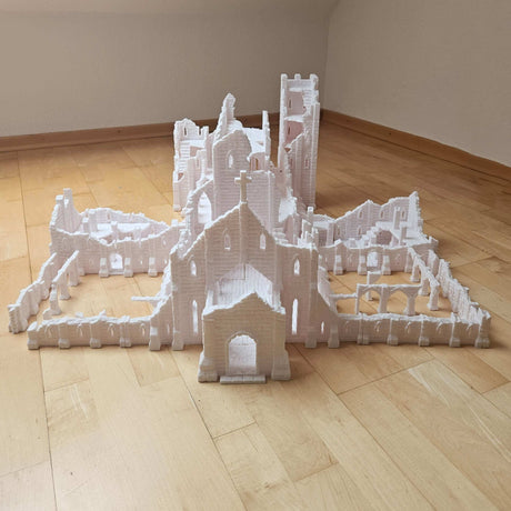 Ruined Monastery Tabletop-Terrain in einer Tabletop-Spielszene