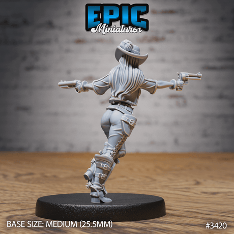 Detailreiche, schießende Female Gunslinger Miniatur von Epic Miniatures in 6K Druck