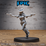 Unbemalte Female Gunslinger Miniatur von Epic Miniatures, perfekt für heroische Tabletop-Spiele