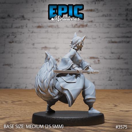 Tabletop Miniatur Kitsune Spirit Warrior Attack - Kampfbereite Schönheit im Medium-Format